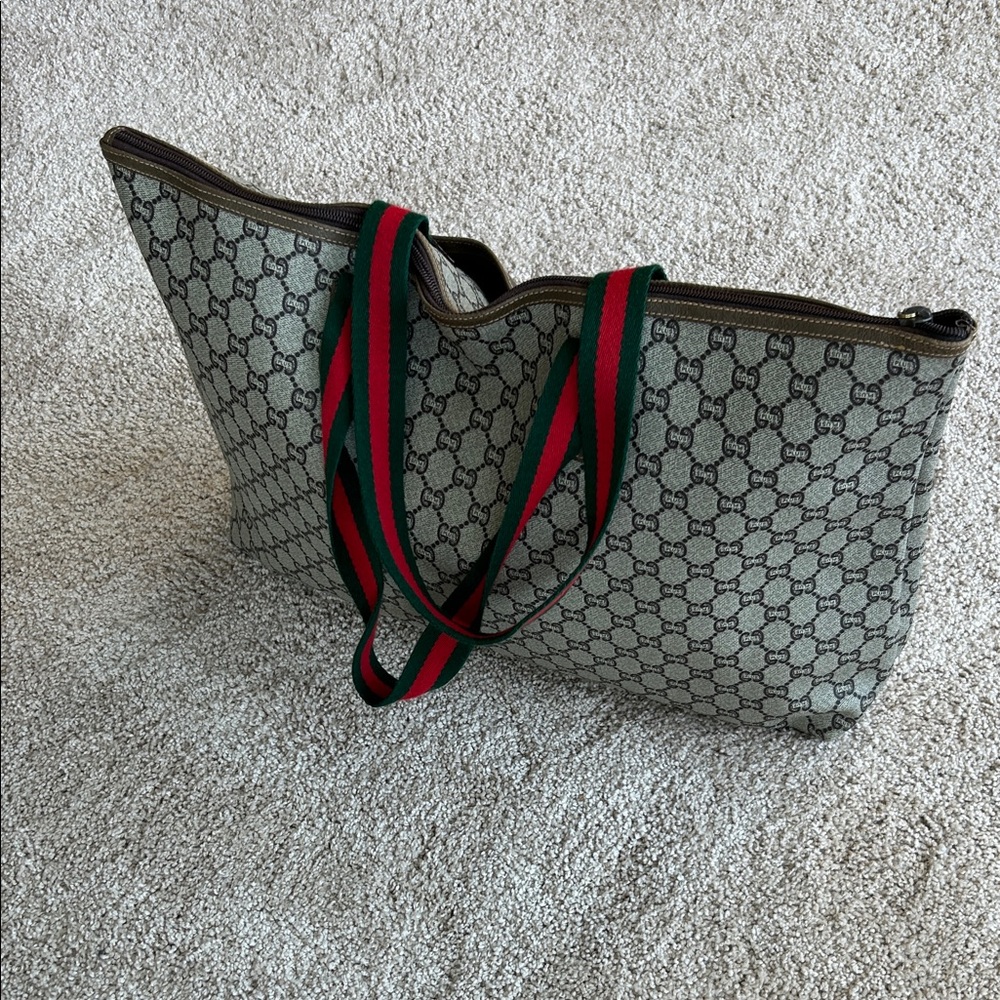 Gucci Beige and Brown Monogram Tote Plus vintage GG Supreme Tote - Picture 4 of 13